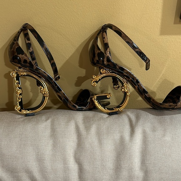 Printed polished calfskin Baroque DG sandals in Animal Print - Picture 6 of 7